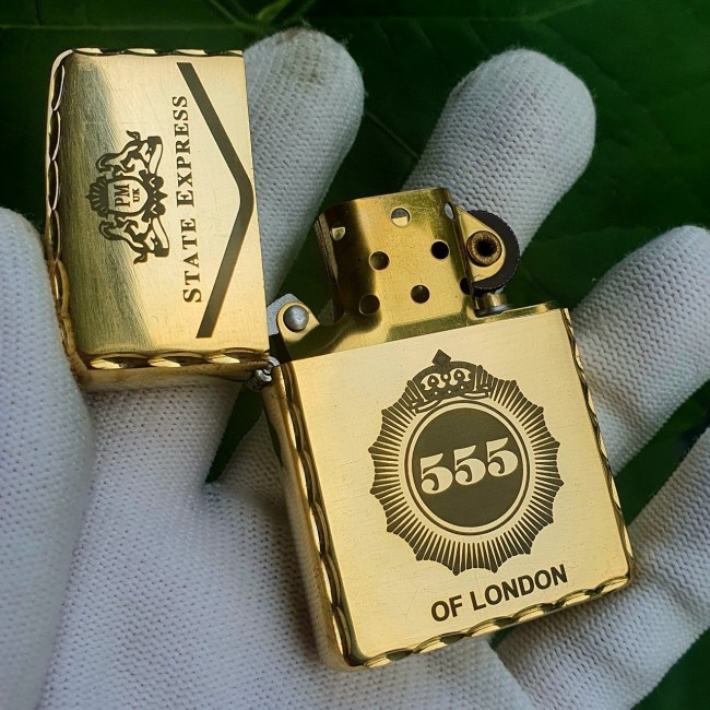 Bật Lửa Zippo Đồng Viền Vàng Ba Số 555 Đời La Mã E-XIII Mộc Đáy Ngược Bánh Xe Xéo Xỏ Chỉ