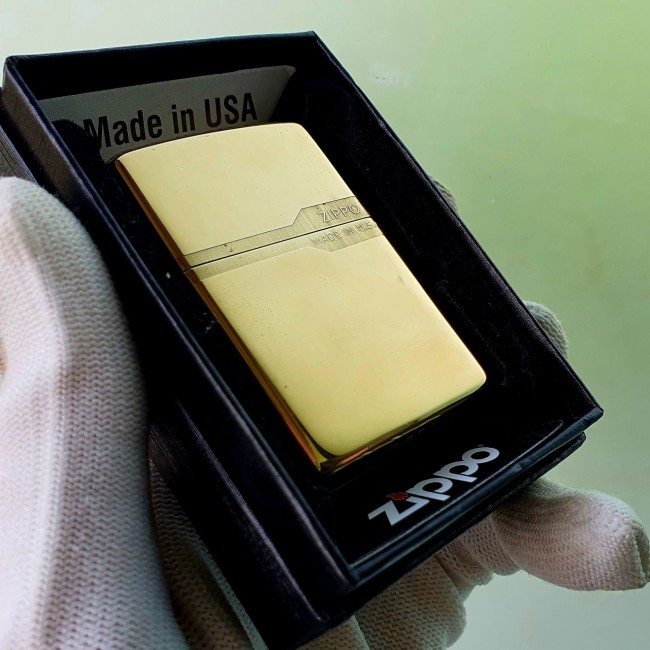 Bật Lửa Zippo Made In U.S.A Vàng Trơn Bóng Classic