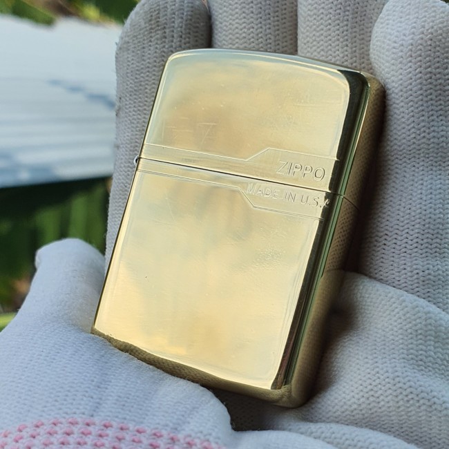 Bật Lửa Zippo Made In U.S.A Vàng Trơn Bóng Classic