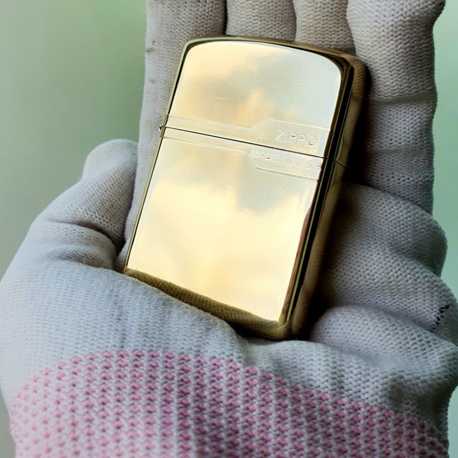 Bật Lửa Zippo Made In U.S.A Vàng Trơn Bóng Classic