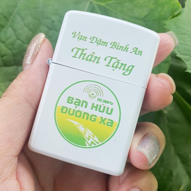 Bật Lửa Zippo Sơn Tĩnh Điện Bạn Hữu Đường Xa - Vạn Dặm Bình An Đời Số A-24