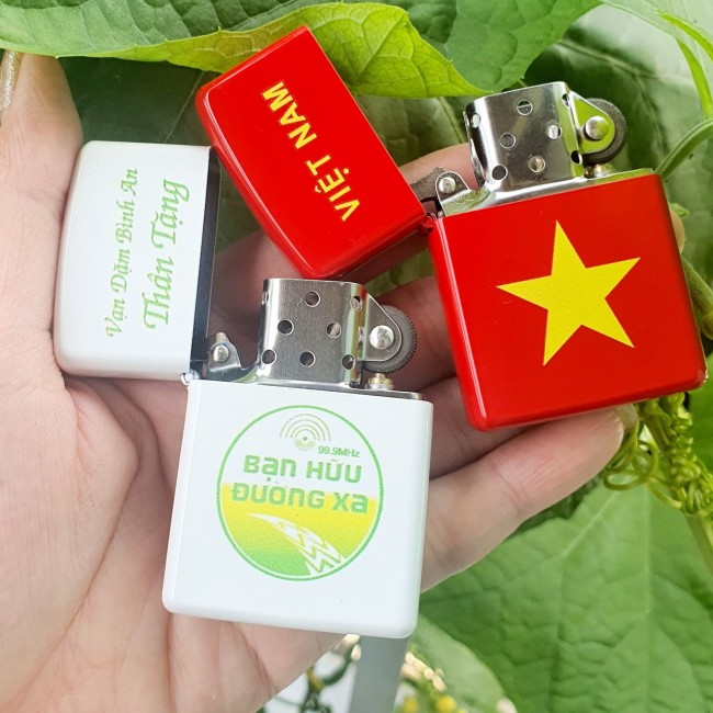 Bật Lửa Zippo Sơn Tĩnh Điện Bạn Hữu Đường Xa - Vạn Dặm Bình An Đời Số A-24