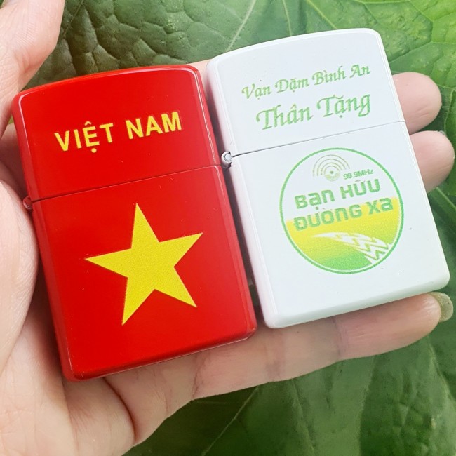 Bật Lửa Zippo Sơn Tĩnh Điện Bạn Hữu Đường Xa - Vạn Dặm Bình An Đời Số A-24