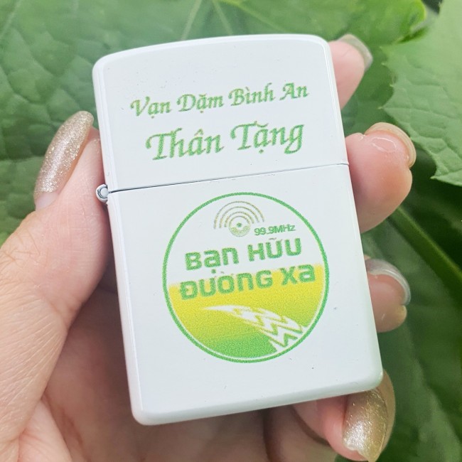 Bật Lửa Zippo Sơn Tĩnh Điện Bạn Hữu Đường Xa - Vạn Dặm Bình An Đời Số A-24