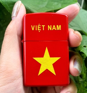 Bật Lửa Zippo Sơn Tĩnh Điện Cờ Đỏ Sao Vàng Việt Nam Sơn 2 Mặt Đời Số A-24