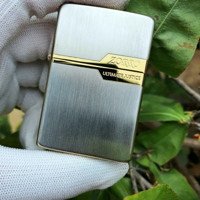 Bật Lửa Zippo ͏Zo͏r͏r͏o 2 Mộc Đáy Mạ Vàng Phay Xước ( Xài Xăng - Có Hộp )