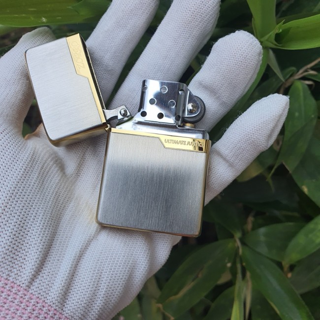 Bật Lửa Zippo ͏Zo͏r͏r͏o 2 Mộc Đáy Mạ Vàng Phay Xước ( Xài Xăng - Có Hộp )