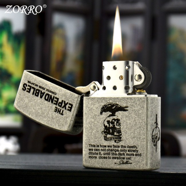 Bật Lửa Zippo Zorro Bạc Cổ The Expendables Khắc 6 Mặt ( Xài Xăng - Có Hộp ) 