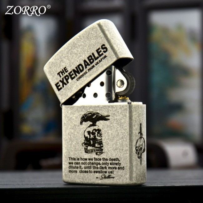 Bật Lửa Zippo Zorro Bạc Cổ The Expendables Khắc 6 Mặt ( Xài Xăng - Có Hộp ) 