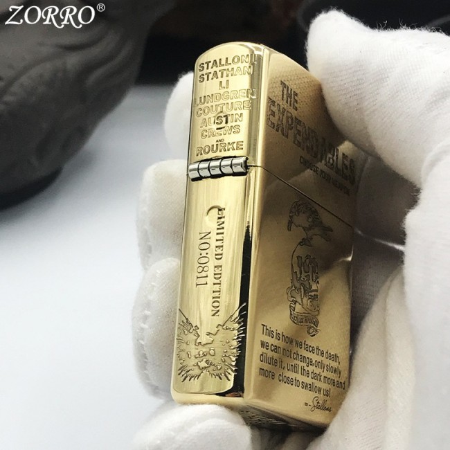 Bật Lửa Zippo Zorro Khắc 5 Mặt The Expendables Vàng Đồng Nguyên Khối ( Xài Xăng - Có Hộp )