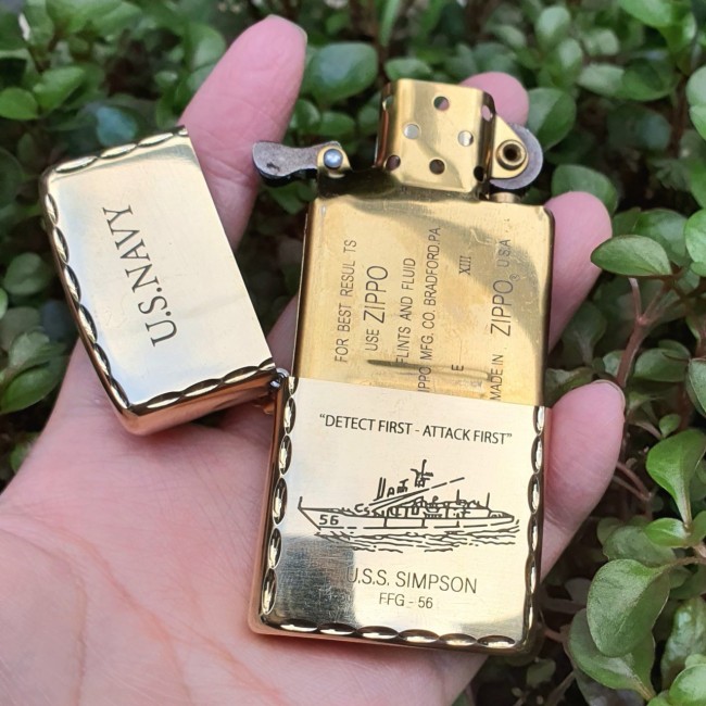 Bật Lửa Zippo Vàng Đồng Viền Vàng Thuyền Chiến Đời La Mã E-XIII Mộc Đáy Ngược