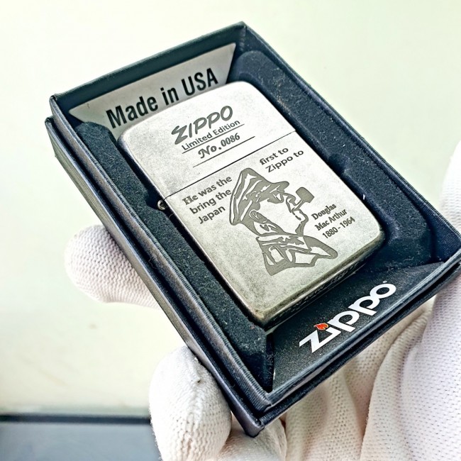 Bật Lửa Zippo Bạc Cổ Đại Tướng Mỹ Góc Bo Tròn Ruột Tráng Men Màu Đen Đáy Dập Đời 3 Gạch Xéo 1977 - C