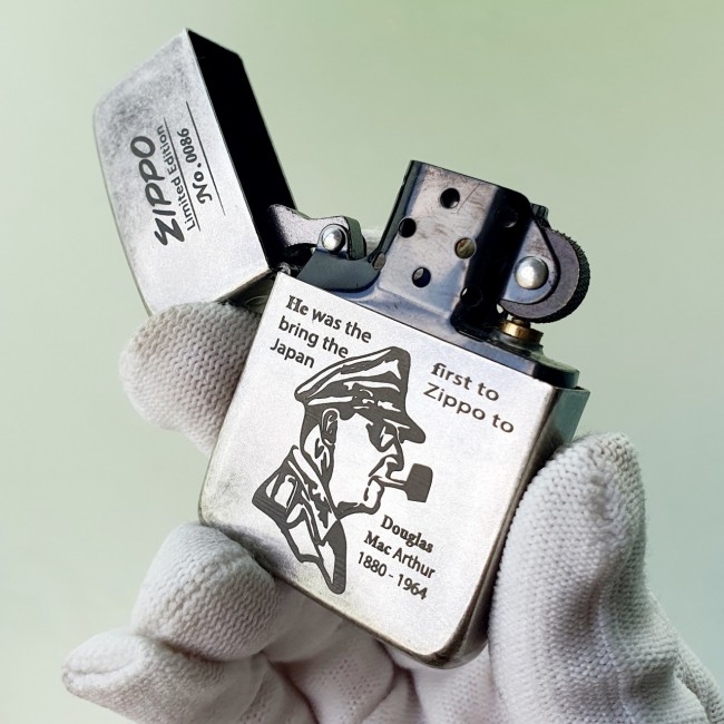 Bật Lửa Zippo Bạc Cổ Đại Tướng Mỹ Góc Bo Tròn Ruột Tráng Men Màu Đen Đáy Dập Đời 3 Gạch Xéo 1977 - C