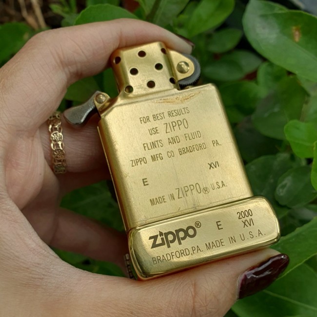 Bật Lửa Zippo Mỹ Đồng American Classic Đời E-XVI ( Ruột Vàng , Có Tem Đỏ , Fullbox)