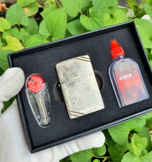 Bật Lửa Zippo Bạc Giả Cổ Chặt Góc Xéo Đời La Mã H-IV ( Có Tem Đỏ ) KÈM HỘP Tặng Kèm Xăng Mini + Đá L