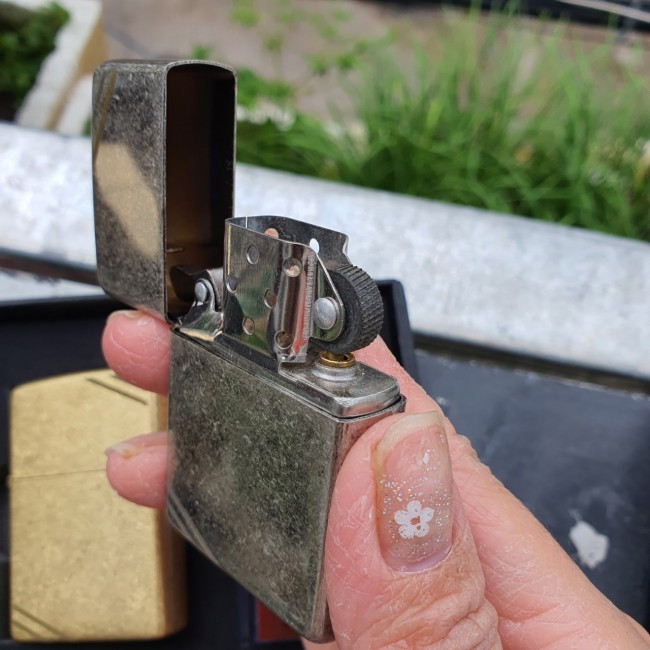 Bật Lửa Zippo Bạc Giả Cổ Chặt Góc Xéo Đời La Mã H-IV ( Có Tem Đỏ ) KÈM HỘP Tặng Kèm Xăng Mini + Đá L