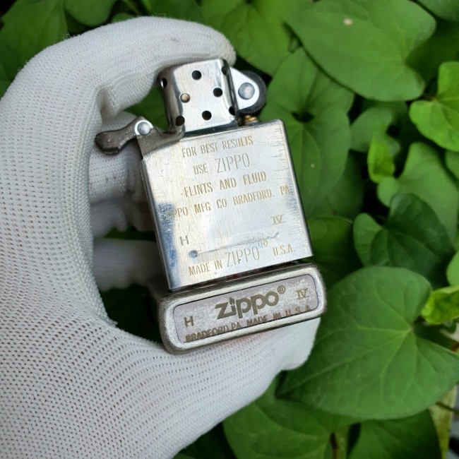 Bật Lửa Zippo Bạc Giả Cổ Chặt Góc Xéo Đời La Mã H-IV ( Có Tem Đỏ ) KÈM HỘP Tặng Kèm Xăng Mini + Đá L