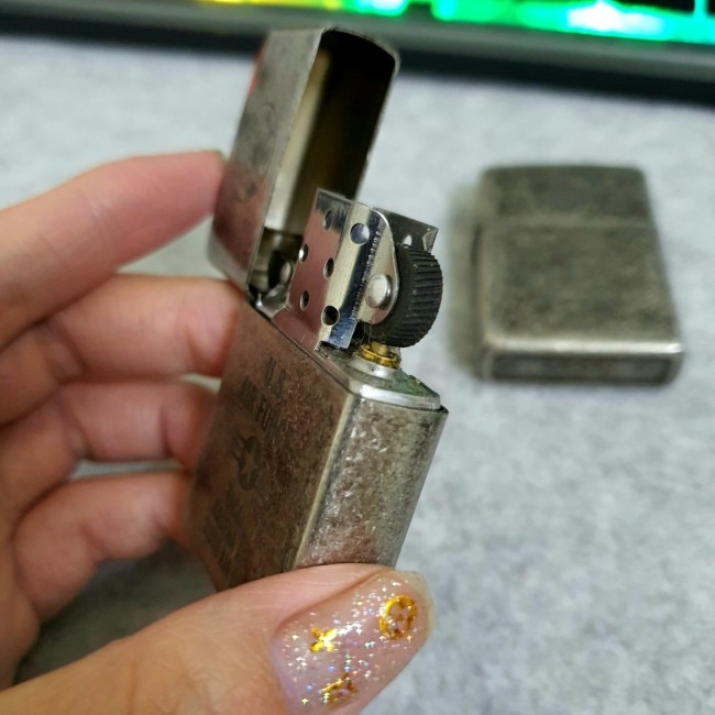 Bật Lửa Zippo Bạc Giả Cổ Loại Xịn Mẫu Trơn Đời La Mã H-IV ( Có Tem Đỏ ) KÈM HỘP Tặng Kèm Xăng Mini +