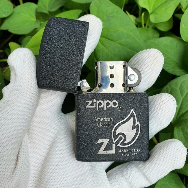 Bật Lửa Zippo Đen Nhám American Classic Đời La Mã E2000-XVI ( Có Tem Đỏ ) KÈM HỘP ZIPPO