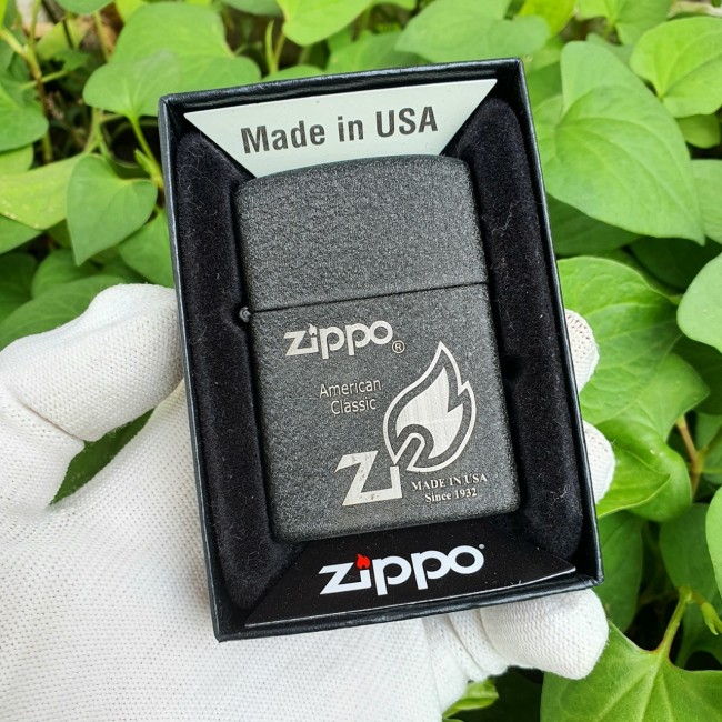 Bật Lửa Zippo Đen Nhám American Classic Đời La Mã E2000-XVI ( Có Tem Đỏ ) KÈM HỘP ZIPPO