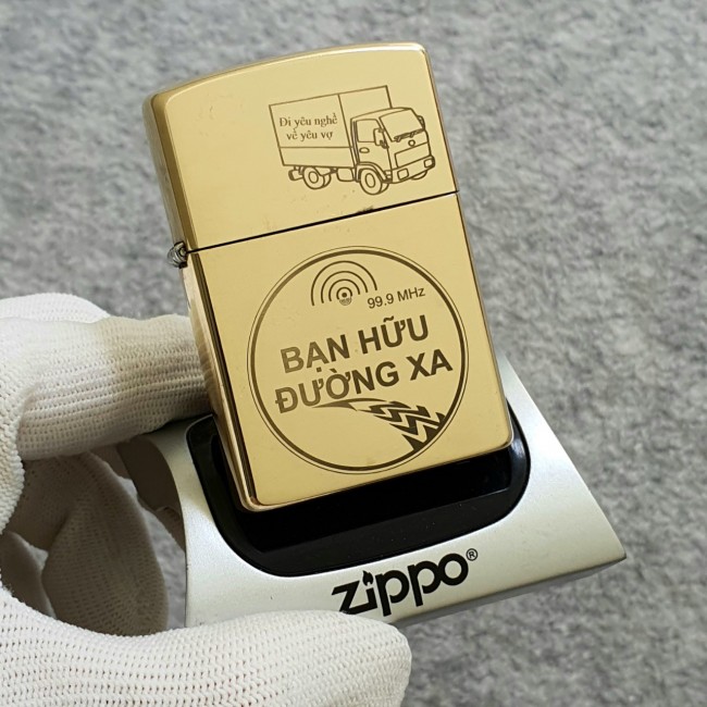 Bật Lửa Zippo Mỹ Đồng Bạn Hữu Đường Xa Đời E2000-XVI ( Ruột Vàng , Fullbox)