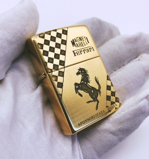 Bật Lửa Zippo Mỹ Đồng Ferrari Đáy Lõm Đời E-XVI ( Ruột Vàng , Có