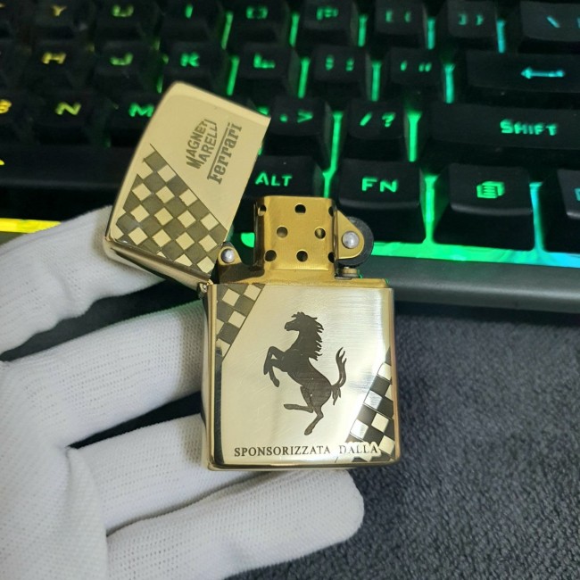 Bật Lửa Zippo Mỹ Đồng Ferrari Đáy Lõm Đời E-XVI ( Ruột Vàng , Có Tem Đỏ , Fullbox)