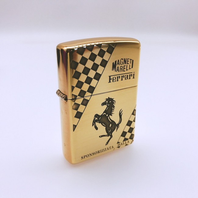 Bật Lửa Zippo Mỹ Đồng Ferrari Đáy Lõm Đời E-XVI ( Ruột Vàng , Có Tem Đỏ , Fullbox)