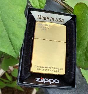 Bật Lửa Zippo Mỹ Đồng Vàng Trơn Chu Niên 1932 - 1985 ( Ruột Vàng , Có Tem Đỏ , Fullbox)