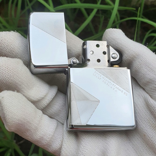 Bật Lửa Zippo Manufacturing Màu Bạc Đáy Dập Đời La Mã E2000-XVI ( Có Tem Đỏ - Fullbox)