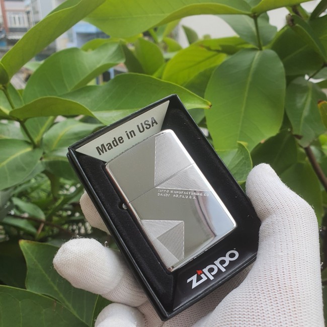 Bật Lửa Zippo Manufacturing Màu Bạc Đáy Dập Đời La Mã E2000-XVI ( Có Tem Đỏ - Fullbox)