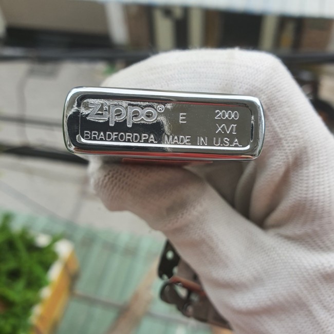 Bật Lửa Zippo Manufacturing Màu Bạc Đáy Dập Đời La Mã E2000-XVI ( Có Tem Đỏ - Fullbox)