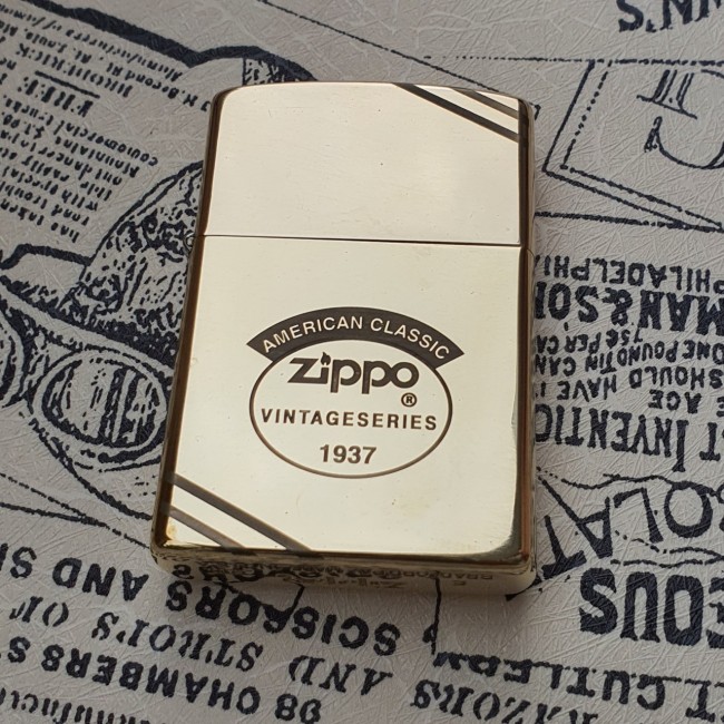 Bật Lửa Zippo Đồng Nguyên Khối American Classic 1937 Mộc Đáy Ngược Đời La Mã XIII - Có Hộp