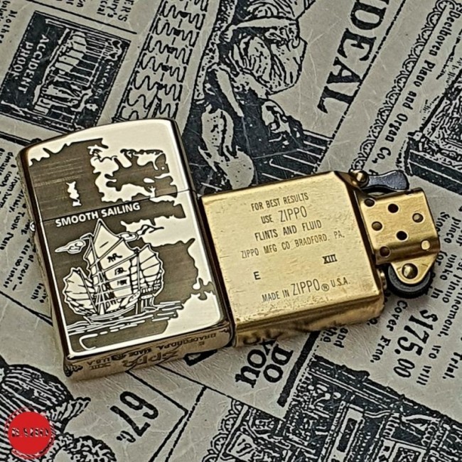 Bật Lửa Zippo Thuận Buồm Xuôi Gió Mộc Đáy Ngược Đời La Mã XIII - Có Hộp