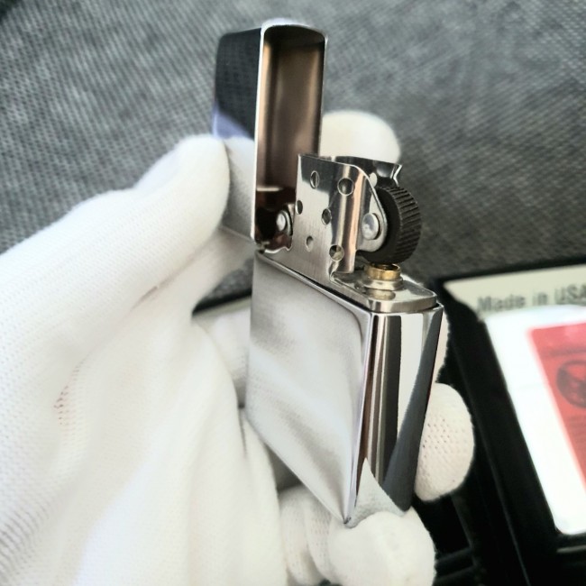 Bật Lửa Zippo Bạc Bóng Mộc Đáy Chữ Ngược Gạch Xéo Năm 1977 - Có Hộp - Tem Đỏ