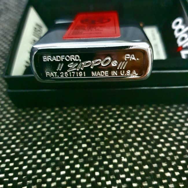 Bật Lửa Zippo Bạc Bóng Mộc Đáy Chữ Ngược Gạch Xéo Năm 1977 - Có Hộp - Tem Đỏ