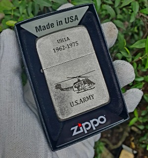 Bật Lửa Zippo Bạc Cổ Góc Bo Tròn Đồng Xi Bụi Giả Cổ US ARMY Góc Bo Tròn Ruột Tráng Men Màu Đen Đáy D