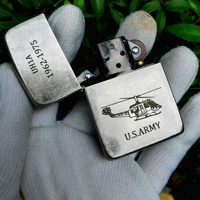 Bật Lửa Zippo Bạc Cổ Góc Bo Tròn Đồng Xi Bụi Giả Cổ US ARMY Góc Bo Tròn Ruột Tráng Men Màu Đen Đáy D