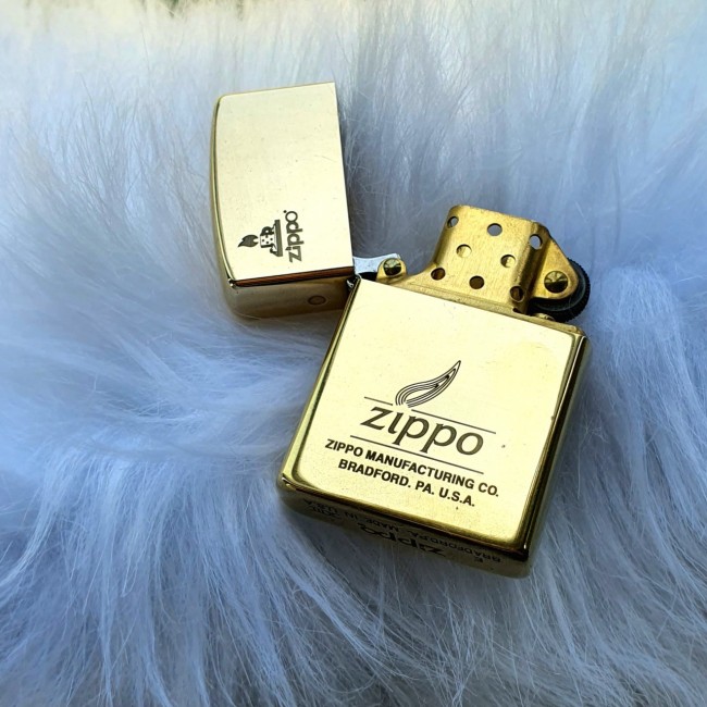 Bật Lửa Zippo Biểu Tượng Ngọn Lửa Manufacturing Mộc Đáy Ngược Đời La Mã XIII - Có Hộp - Tem Đỏ