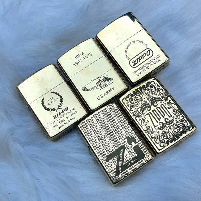 Bật Lửa Zippo Chữ Xéo Manufacturing Mộc Đáy Ngược Đời La Mã XIII Đồng Nguyên Khối - Có Hộp - Tem Đỏ