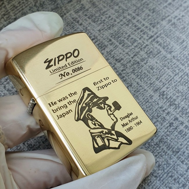 Bật Lửa Zippo Đại Tướng Mỹ Douglas MacArthur Mộc Đáy Ngược Đời La Mã XIII - Có Hộp - Tem Đỏ