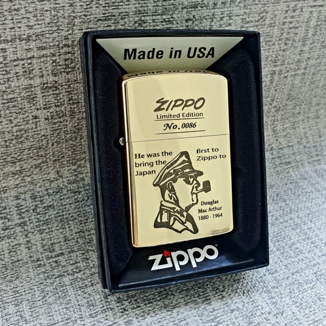 Bật Lửa Zippo Đại Tướng Mỹ Douglas MacArthur Mộc Đáy Ngược Đời La Mã XIII - Có Hộp - Tem Đỏ