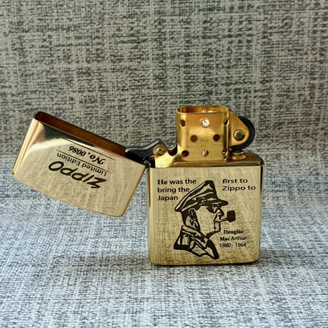 Bật Lửa Zippo Đại Tướng Mỹ Douglas MacArthur Mộc Đáy Ngược Đời La Mã XIII - Có Hộp - Tem Đỏ