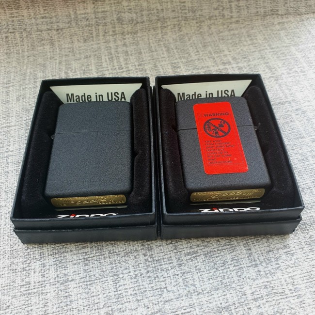 Bật Lửa Zippo Đen Nhám Mộc Đáy Vàng Chữ Ngược Gạch Xéo Năm 1977 - Có Hộp - Tem Đỏ