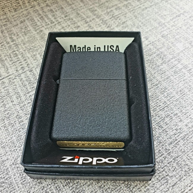 Bật Lửa Zippo Đen Nhám Mộc Đáy Vàng Chữ Ngược Gạch Xéo Năm 1977 - Có Hộp - Tem Đỏ