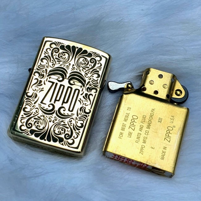 Bật Lửa Zippo Họa Tiết Hoa Văn Mộc Đáy Ngược Đời La Mã XIII Đồng Nguyên Khối - Có Hộp - Tem Đỏ