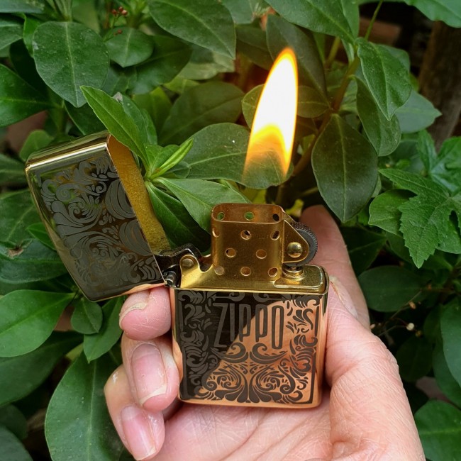 Bật Lửa Zippo Họa Tiết Hoa Văn Mộc Đáy Ngược Đời La Mã XIII Đồng Nguyên Khối - Có Hộp - Tem Đỏ