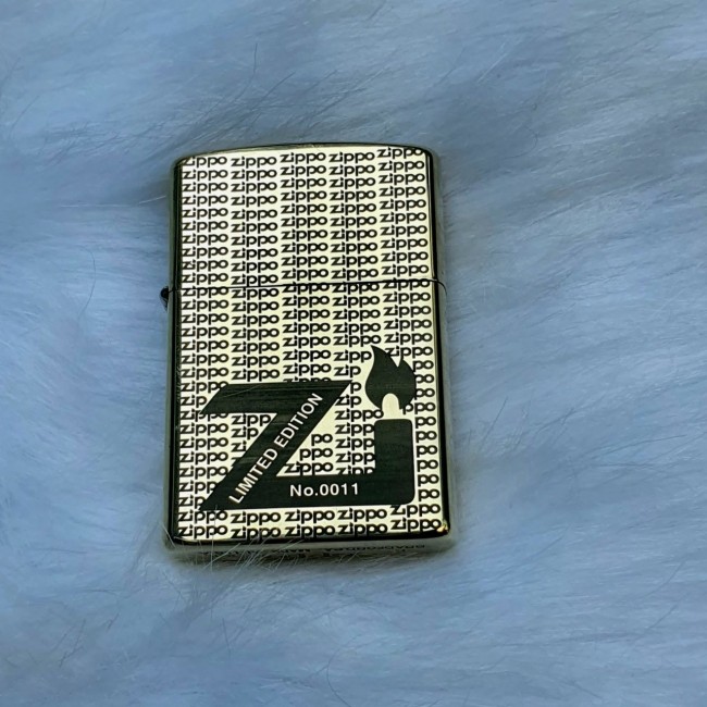 Bật Lửa Zippo Logo Ngọn Lửa Nhiều Chữ Mộc Đáy Ngược Đời La Mã XIII Phiên Bản Giới Hạn - Có Hộp - Tem