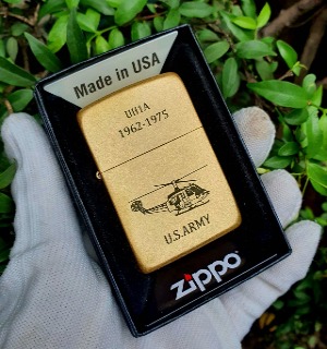 Bật Lửa Zippo Vàng Cổ Góc Bo Tròn Đồng Xi Bụi Giả Cổ US ARMY Góc Bo Tròn Ruột Tráng Men Màu Đen Đáy 