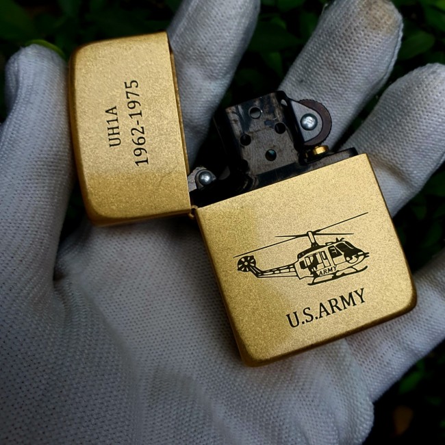 Bật Lửa Zippo Vàng Cổ Góc Bo Tròn Đồng Xi Bụi Giả Cổ US ARMY Góc Bo Tròn Ruột Tráng Men Màu Đen Đáy 